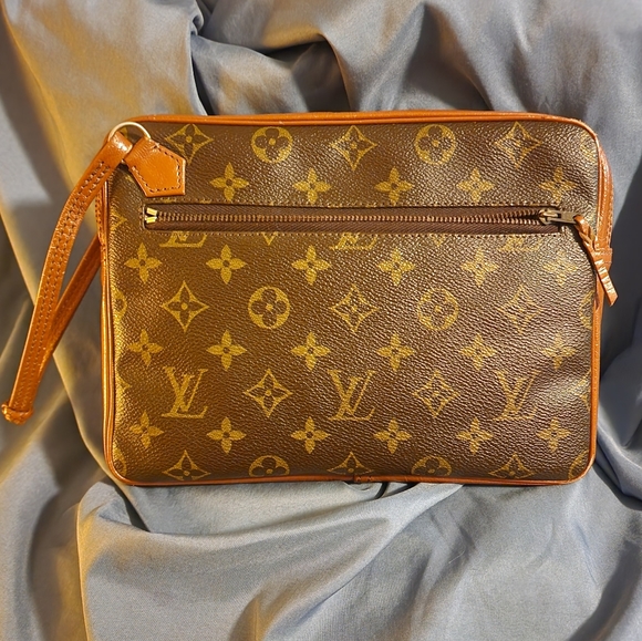 Louis Vuitton Handbags - HOST PICK 🌟 Authentic Louis Vuitton Sport Clutch - Vintage